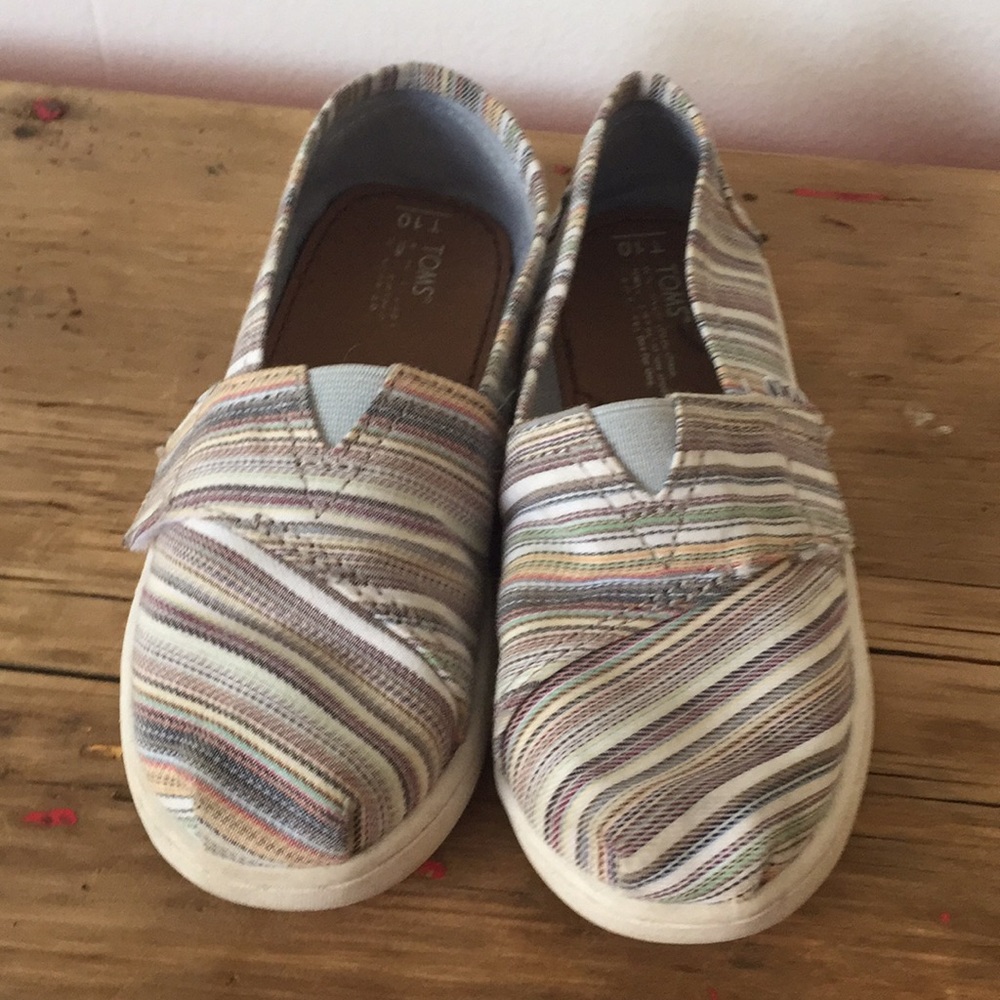 TOMS size 10 flat.